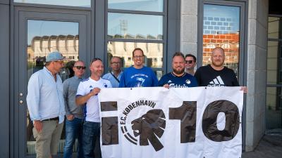 Overrækkelse af bannere til fraktionerne - 22/08-2021